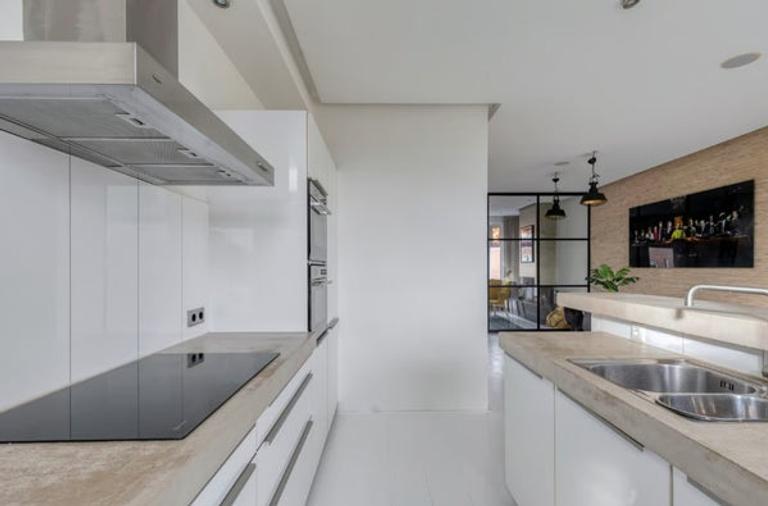 Three-Storey Home with Roof Terrace in Kralingen - Image 9