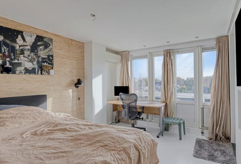 Three-Storey Home with Roof Terrace in Kralingen - Image 18