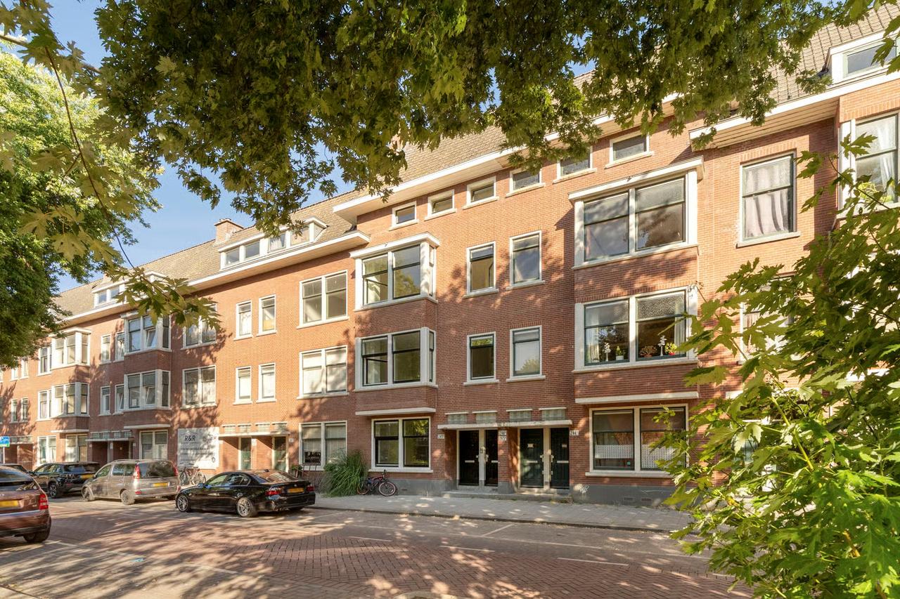 Apartment on Lange Hilleweg - Image 1