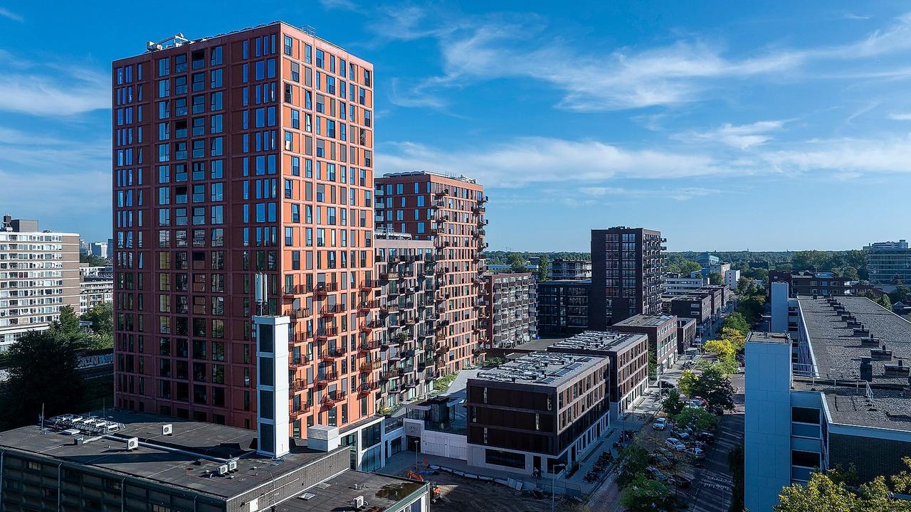 Licht 77 m² appartement met buitenruimte - Afbeelding 1