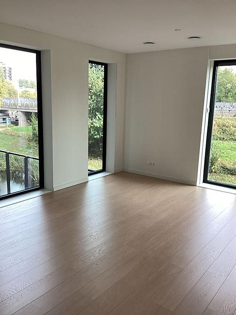 Licht 77 m² appartement met buitenruimte - Afbeelding 2