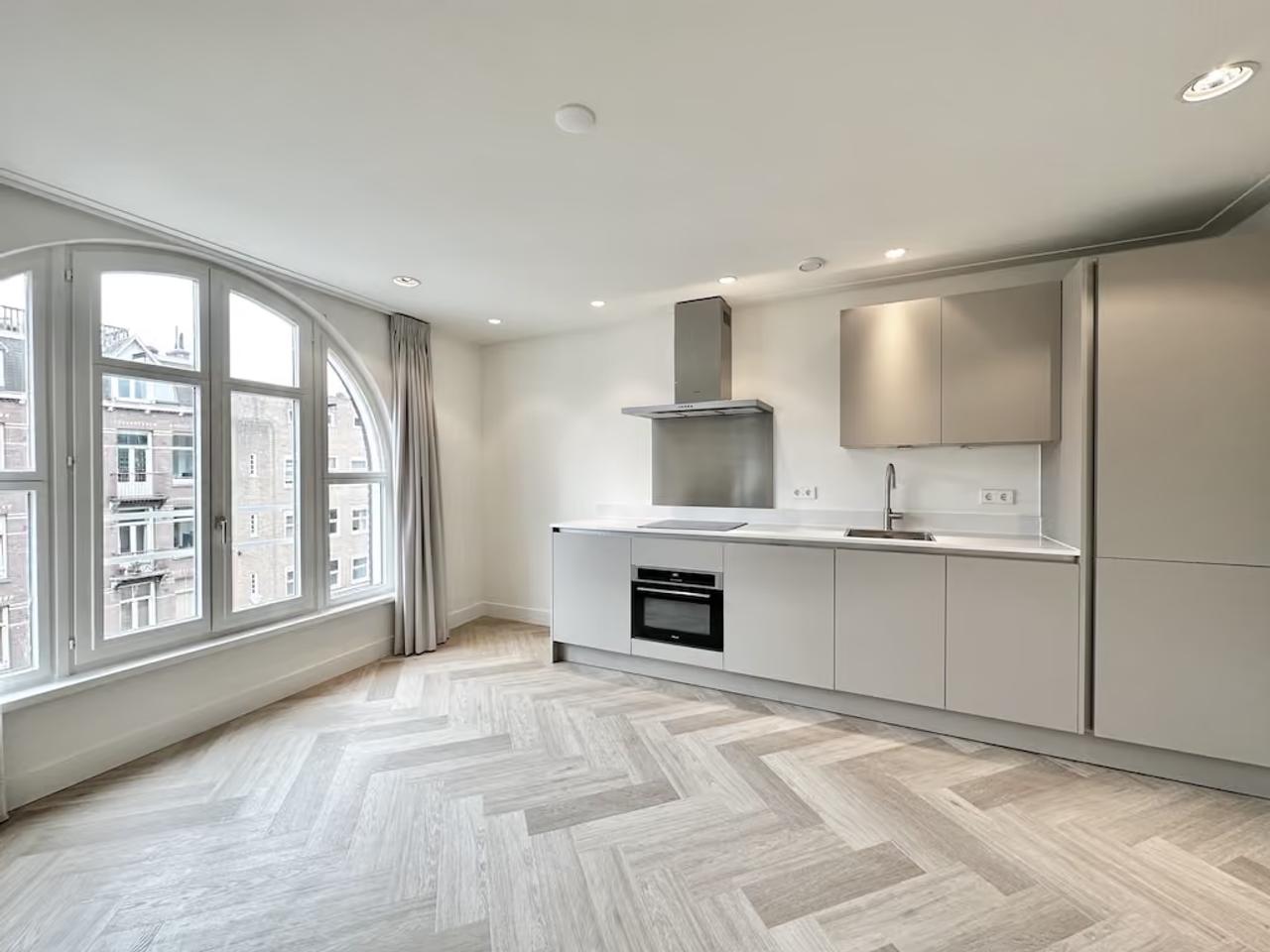 65 m² appartement met balkon in Amsterdam-West - Afbeelding 1