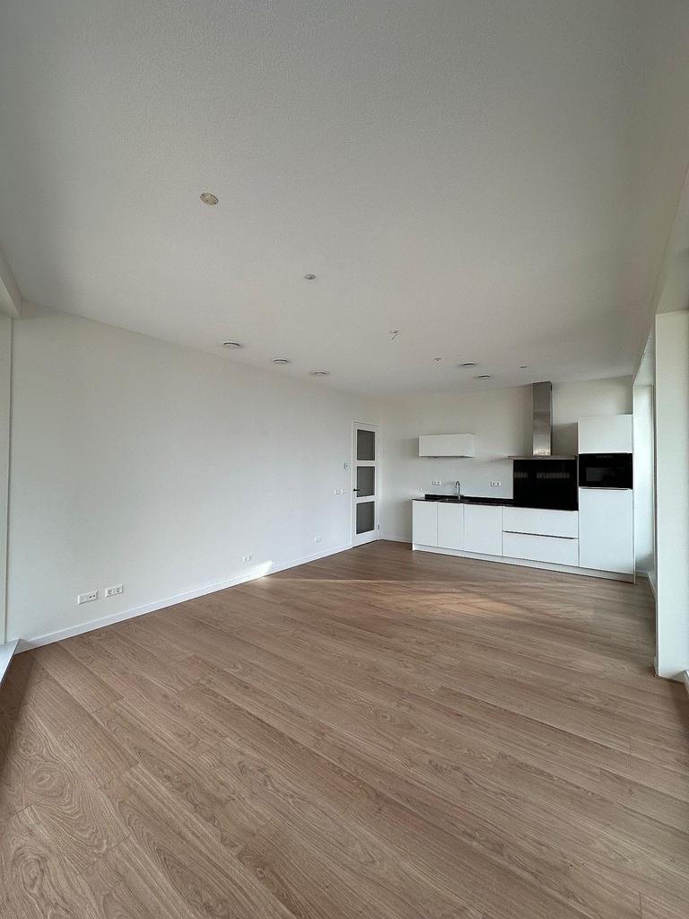 90 m² with 2 Bedrooms and Balcony - Image 3