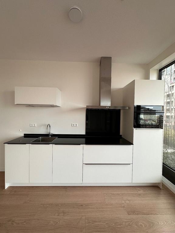 90 m² with 2 Bedrooms and Balcony - Image 4