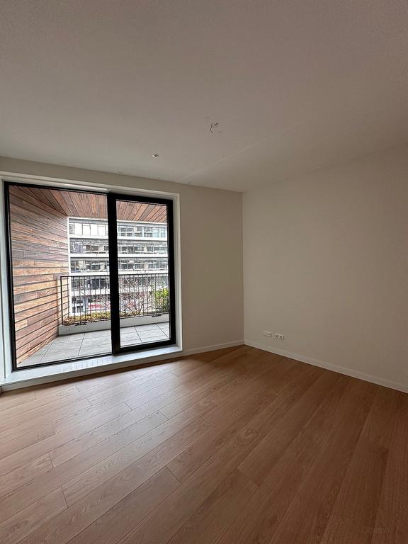90 m² with 2 Bedrooms and Balcony - Image 5