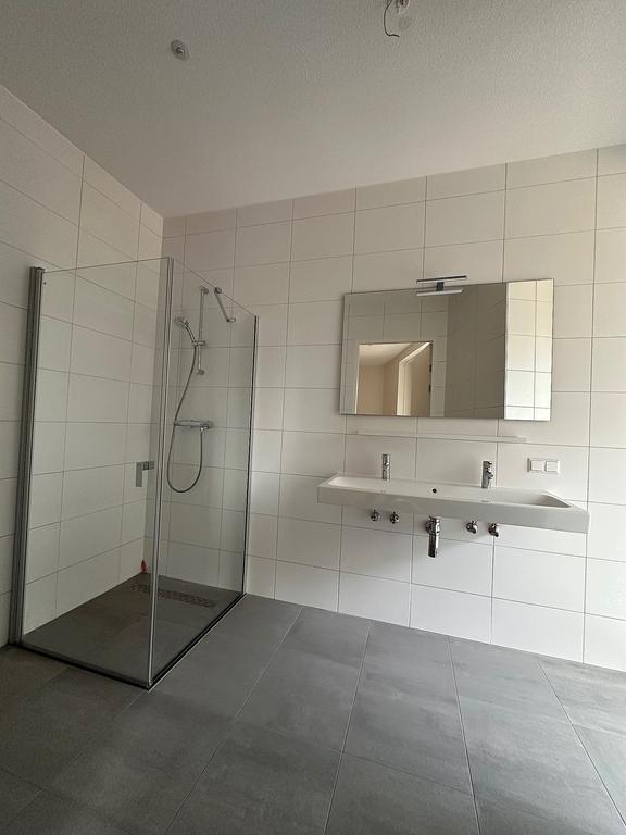 90 m² with 2 Bedrooms and Balcony - Image 6