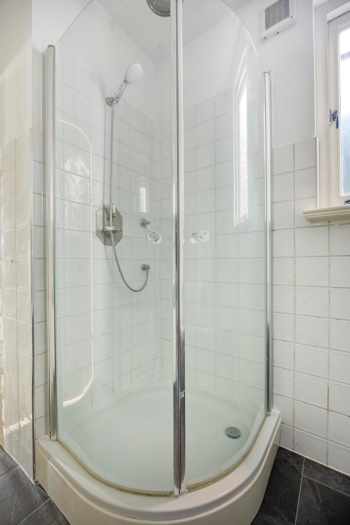 2-Bedroom Apartment with Large Roof Terrace - Image 2