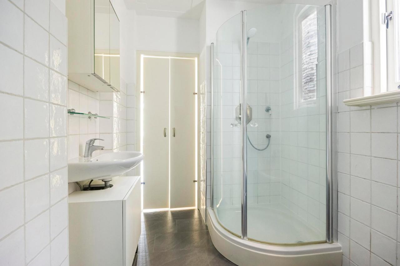 2-Bedroom Apartment with Large Roof Terrace - Image 20