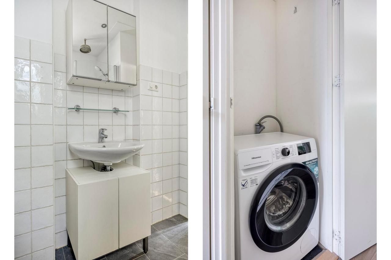 2-Bedroom Apartment with Large Roof Terrace - Image 22