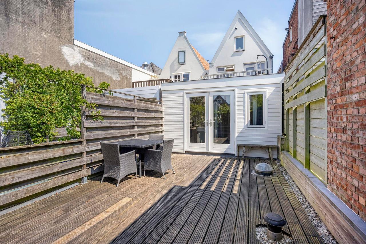 2-Bedroom Apartment with Large Roof Terrace - Image 23