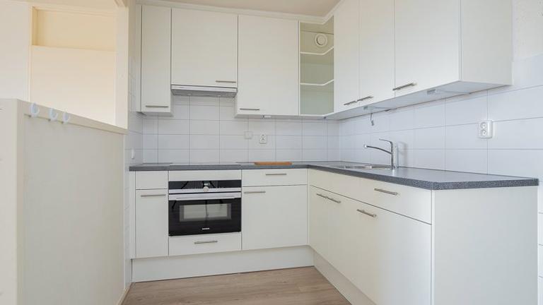 Apartment with Terrace in Wyckerpoort - Image 4