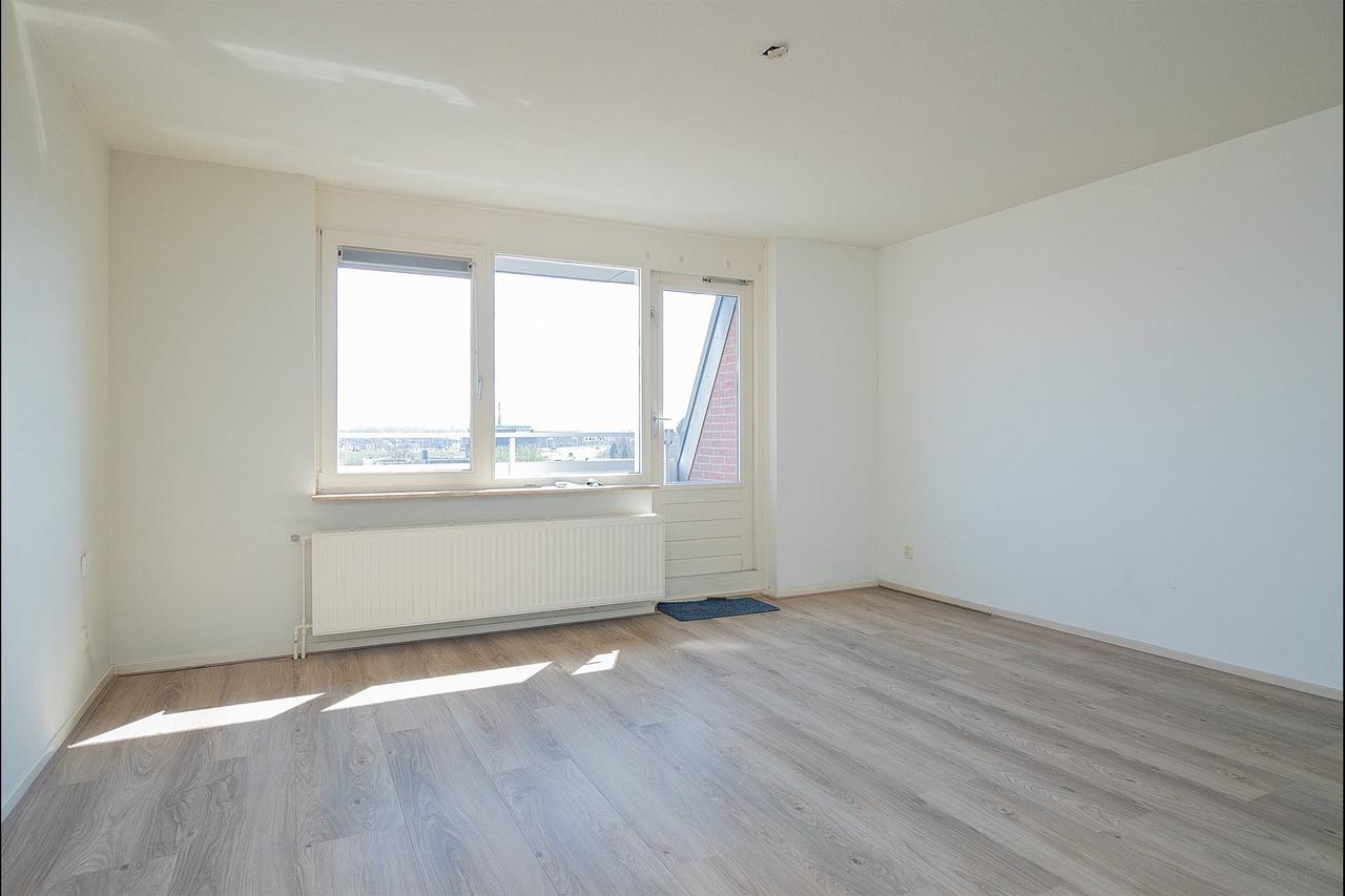 Apartment with Terrace in Wyckerpoort - Image 5