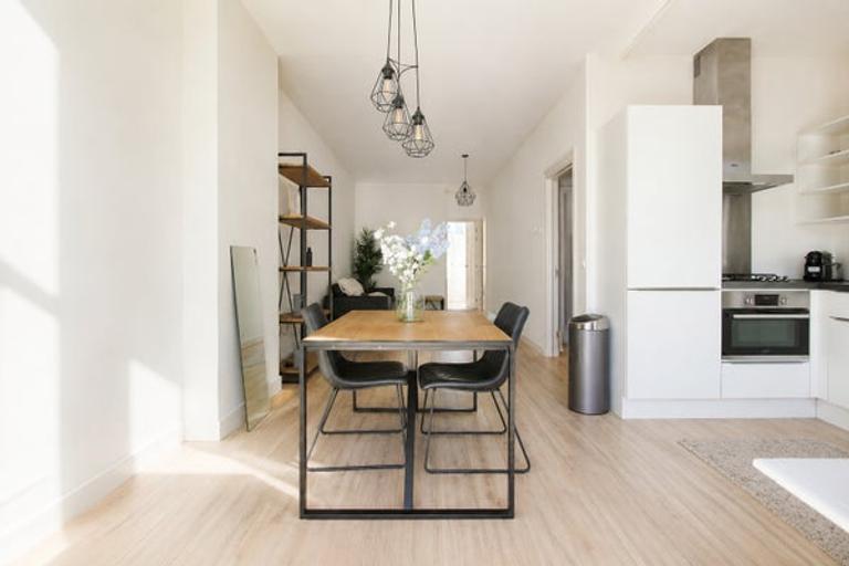 A++ Apartment with Balcony in Helmersbuurt - Image 2