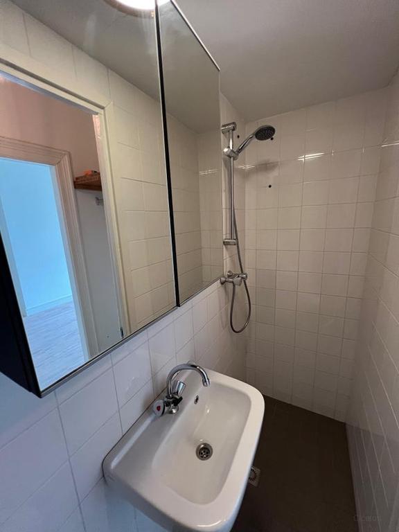 A++ Apartment with Balcony in Helmersbuurt - Image 12