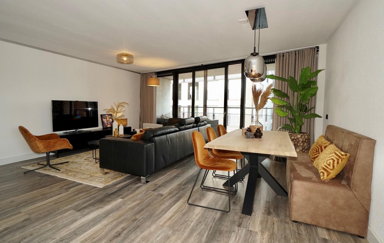 Gemeubileerd 3-kamerappartement met balkon - Afbeelding 1