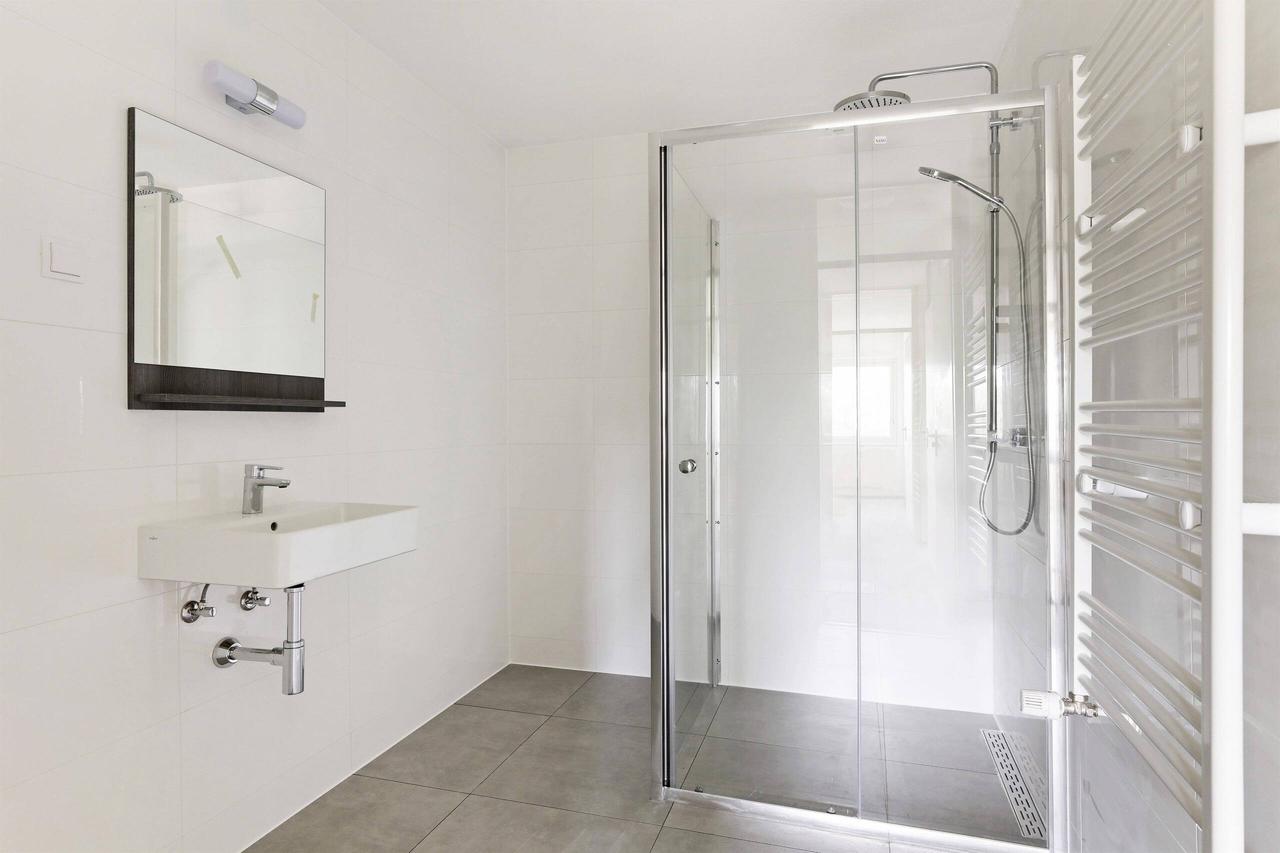 90 m² 4-room apartment with elevator - Image 2