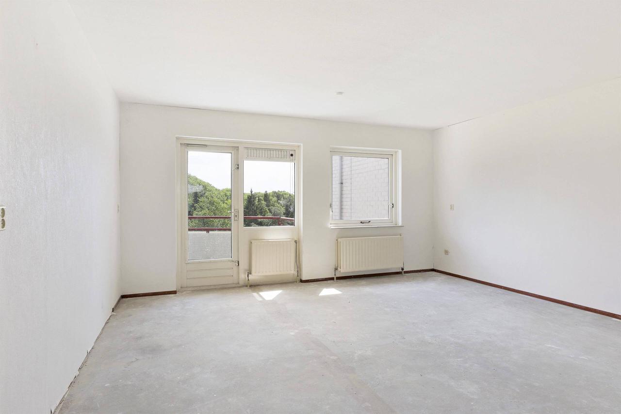 90 m² 4-room apartment with elevator - Image 3