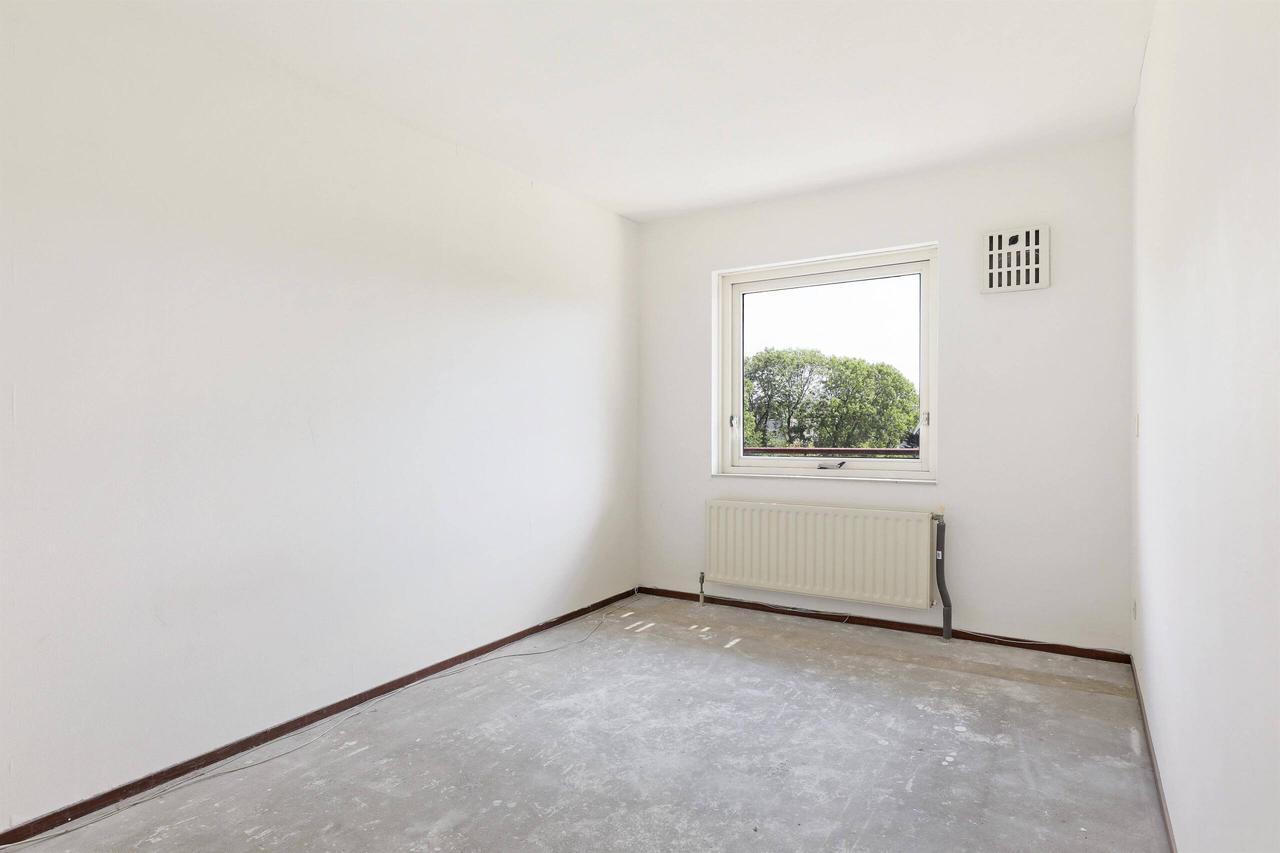 90 m² 4-room apartment with elevator - Image 4