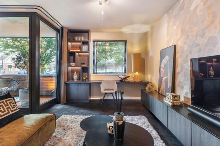 Furnished 2-bedroom apartment with balcony - Image 4
