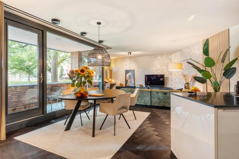 Furnished 2-bedroom apartment with balcony - Image 6