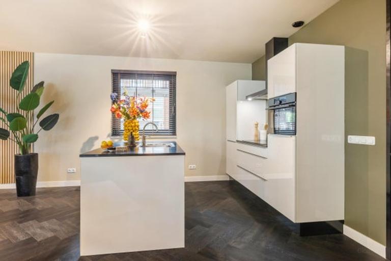 Furnished 2-bedroom apartment with balcony - Image 7