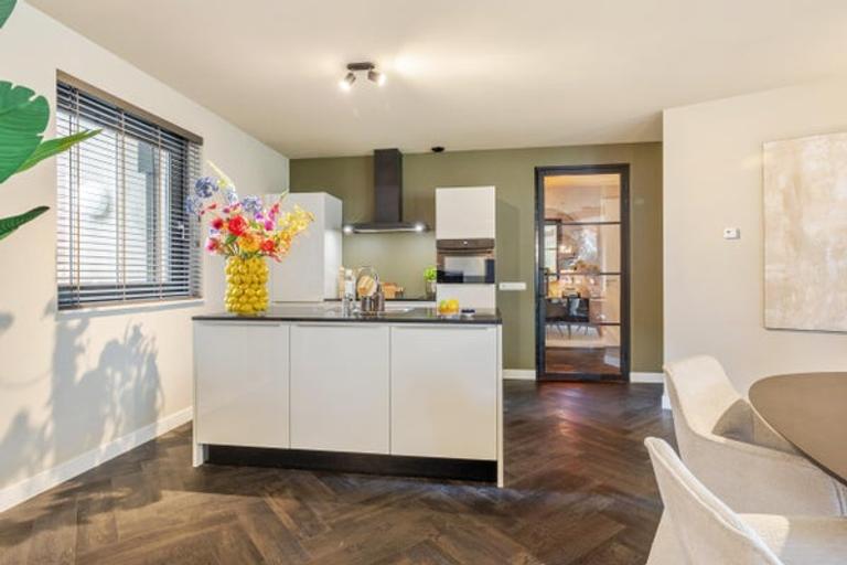 Furnished 2-bedroom apartment with balcony - Image 8