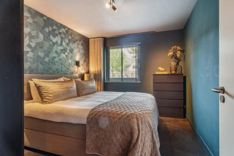 Furnished 2-bedroom apartment with balcony - Image 11