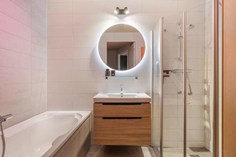 Furnished 2-bedroom apartment with balcony - Image 13