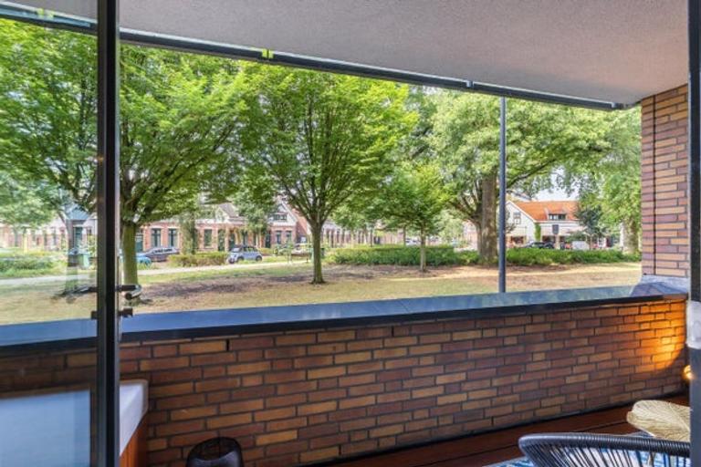 Furnished 2-bedroom apartment with balcony - Image 17