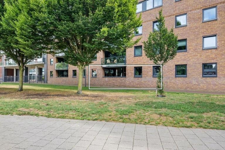 Furnished 2-bedroom apartment with balcony - Image 25