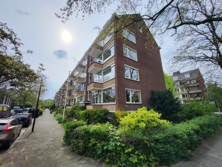 Bright 3-room apartment with 2 balconies - Image 2