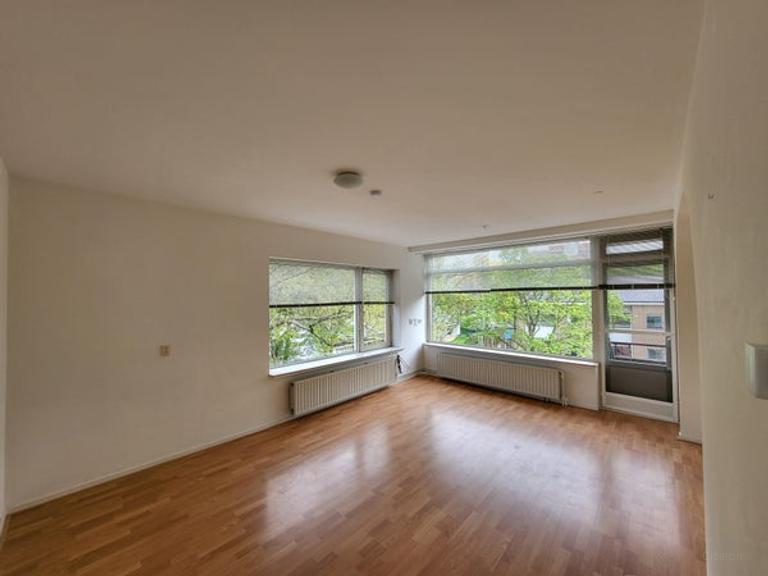 Bright 3-room apartment with 2 balconies - Image 4