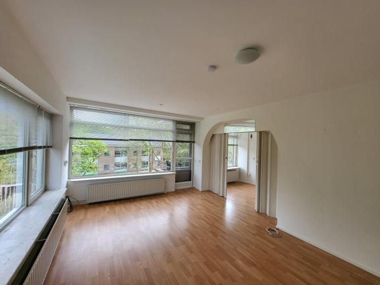 Bright 3-room apartment with 2 balconies - Image 5