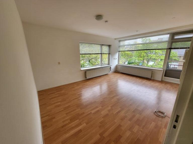Bright 3-room apartment with 2 balconies - Image 6