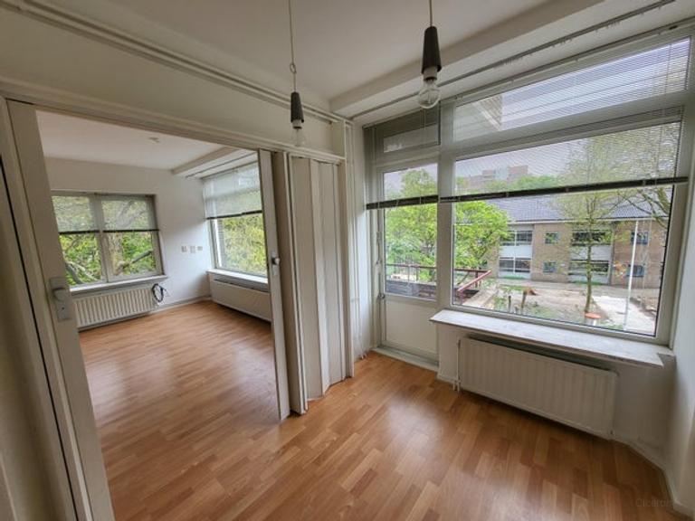 Bright 3-room apartment with 2 balconies - Image 9