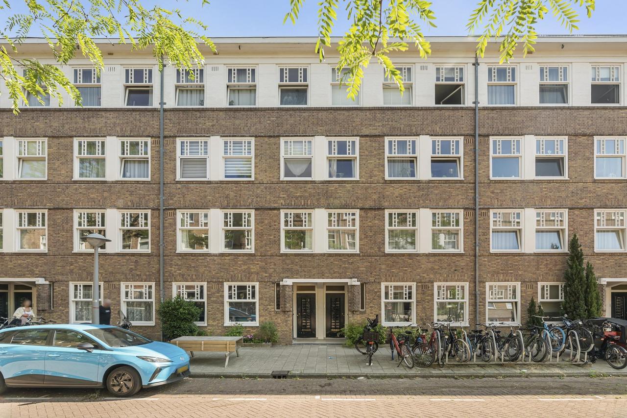 Bright 2-bedroom apartment with balcony - Image 1
