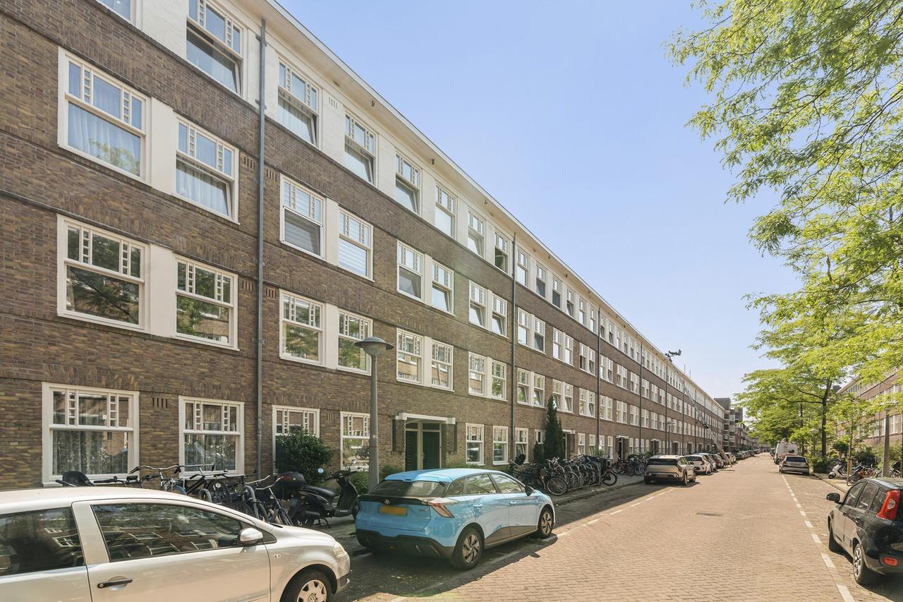 Bright 2-bedroom apartment with balcony - Image 2