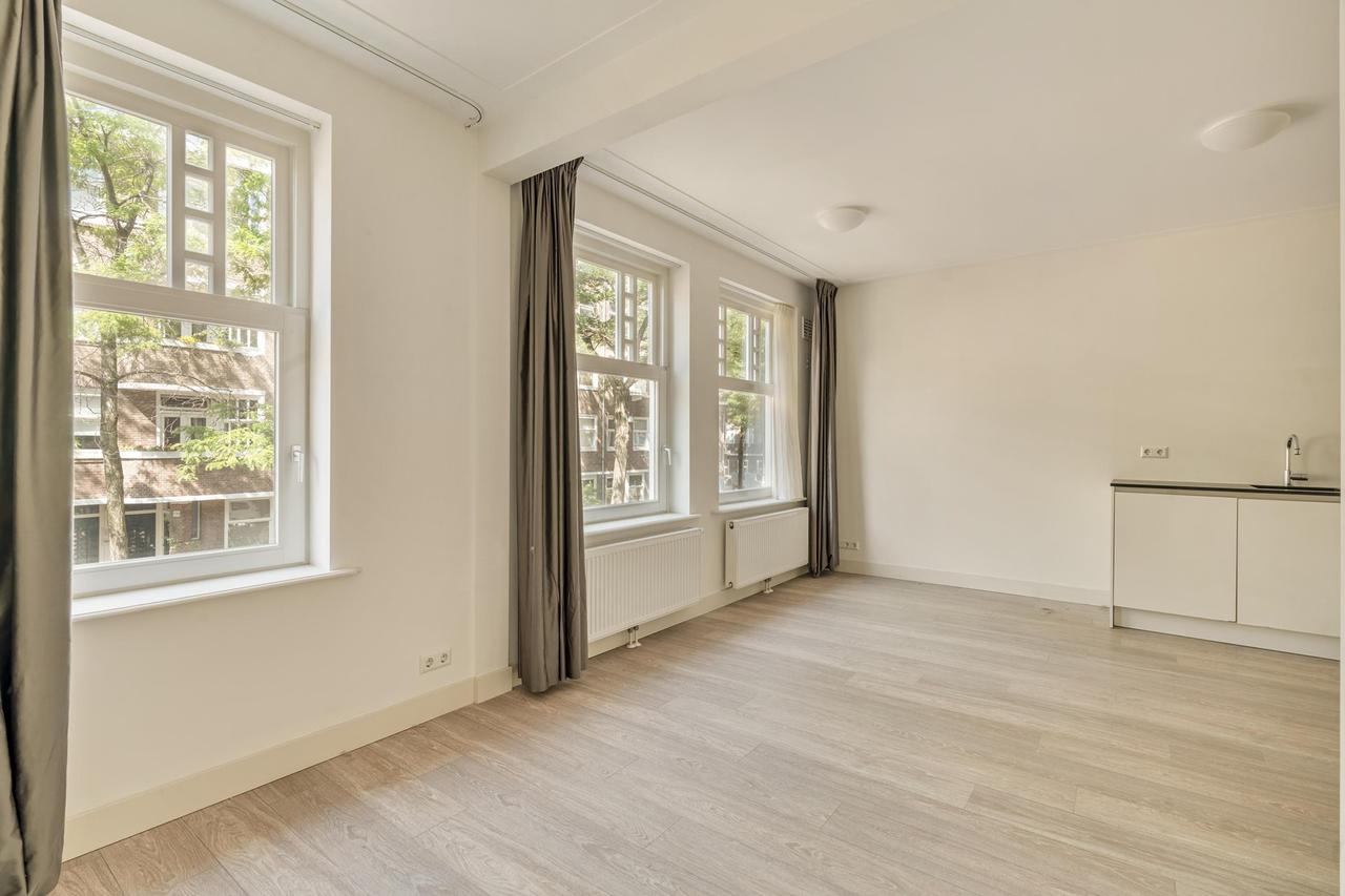 Bright 2-bedroom apartment with balcony - Image 6
