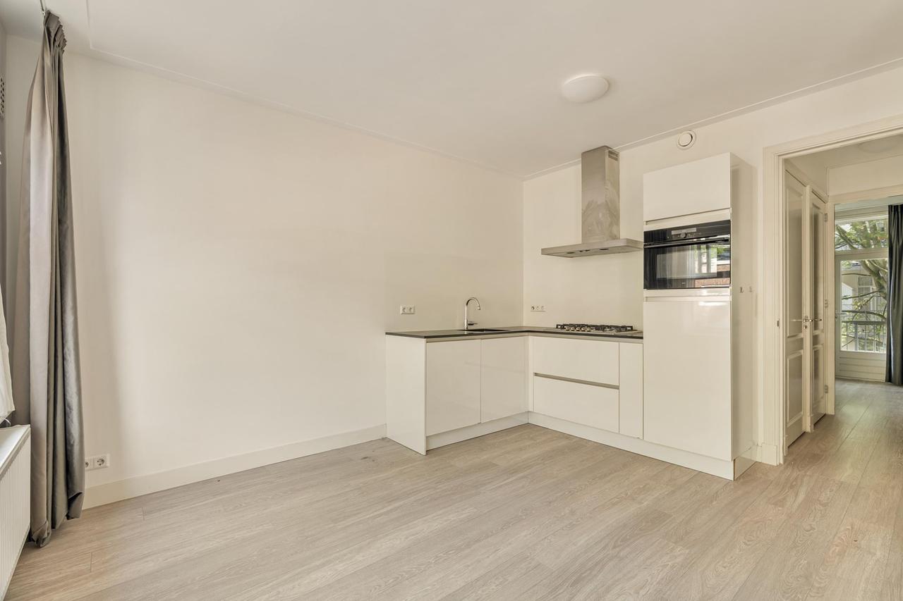 Bright 2-bedroom apartment with balcony - Image 7