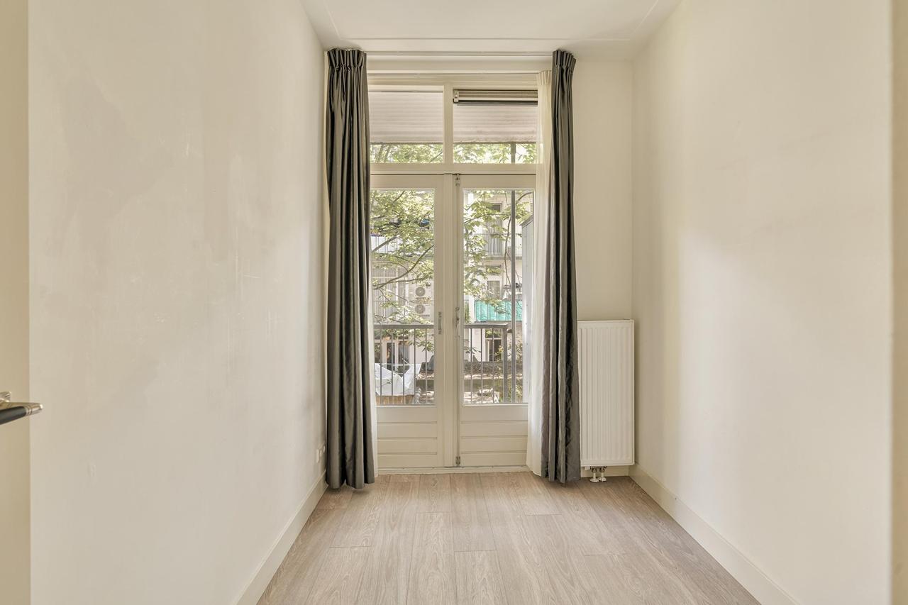 Bright 2-bedroom apartment with balcony - Image 13