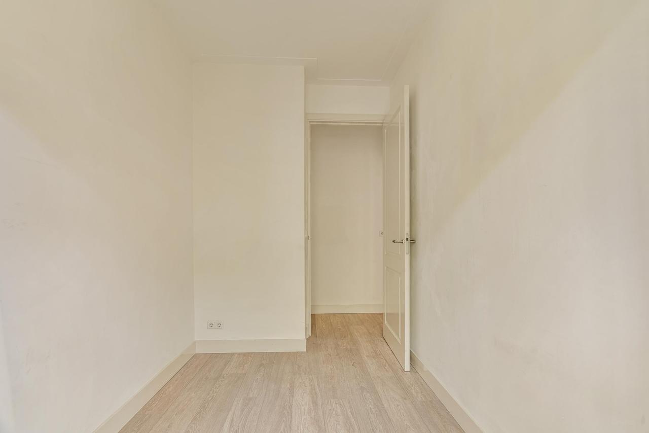 Bright 2-bedroom apartment with balcony - Image 14