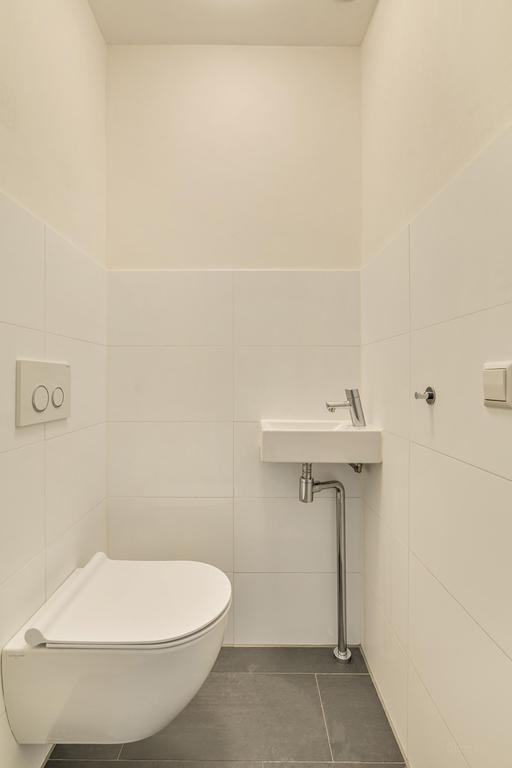 Bright 2-bedroom apartment with balcony - Image 16