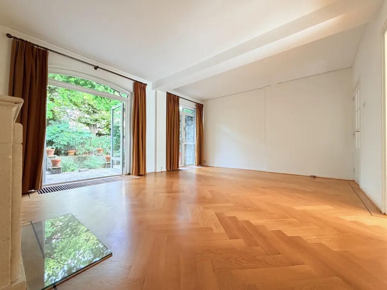 165 m² Townhouse with Garden and Balcony - Image 1