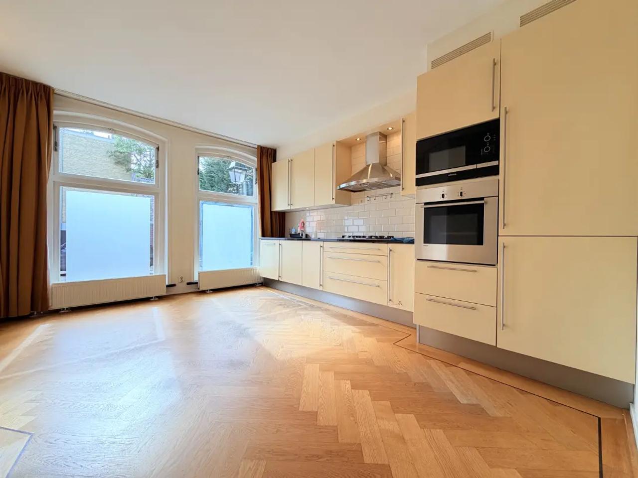 165 m² Townhouse with Garden and Balcony - Image 3