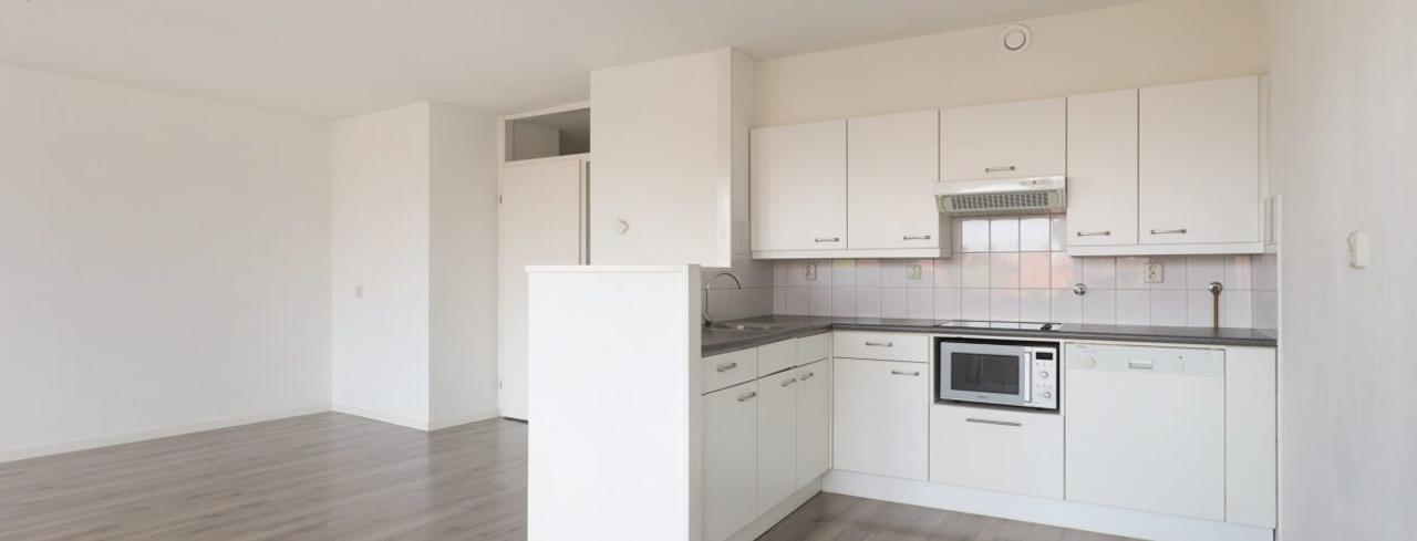 2-Bedroom Apartment with Balcony in Zwolle City Centre - Image 8