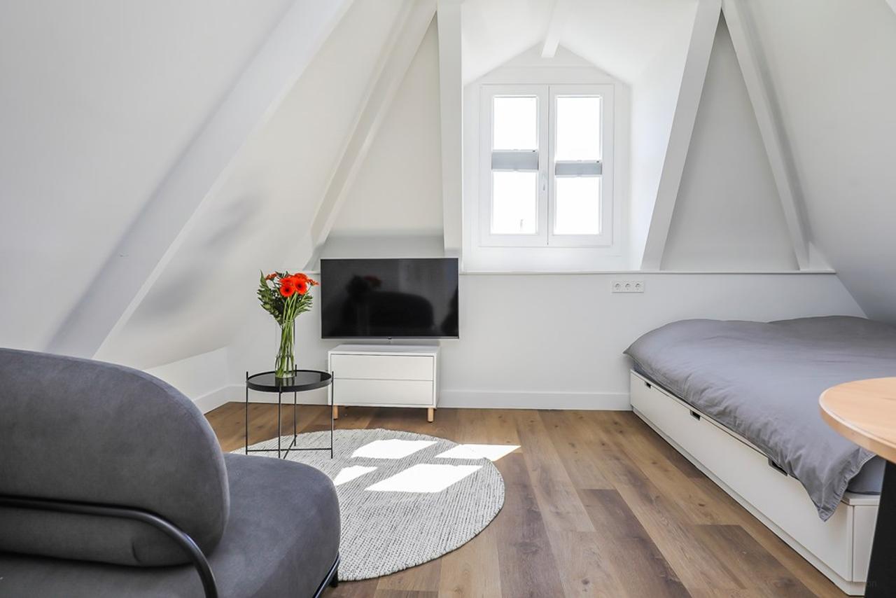 Studio with AC in Van Lennepbuurt - Image 2