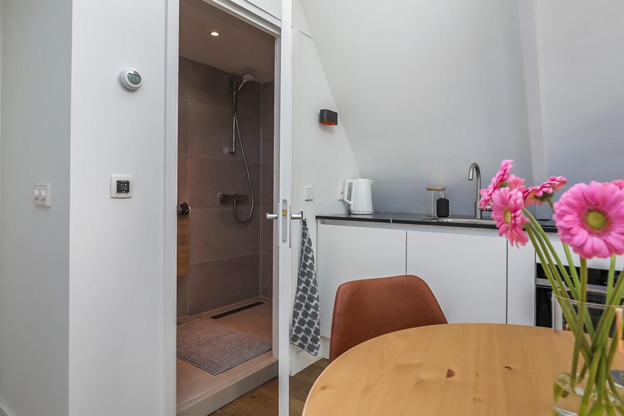 Studio with AC in Van Lennepbuurt - Image 10