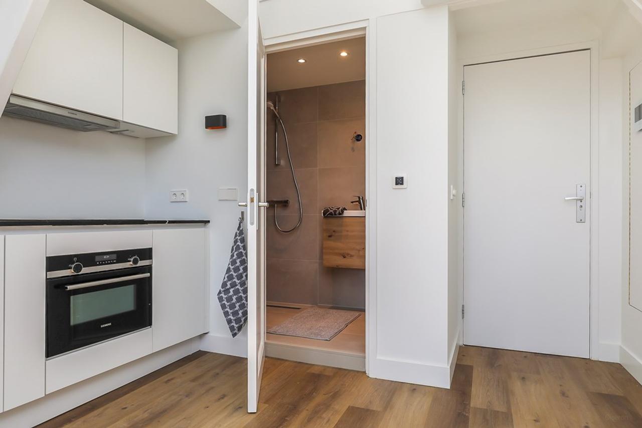 Studio with AC in Van Lennepbuurt - Image 12
