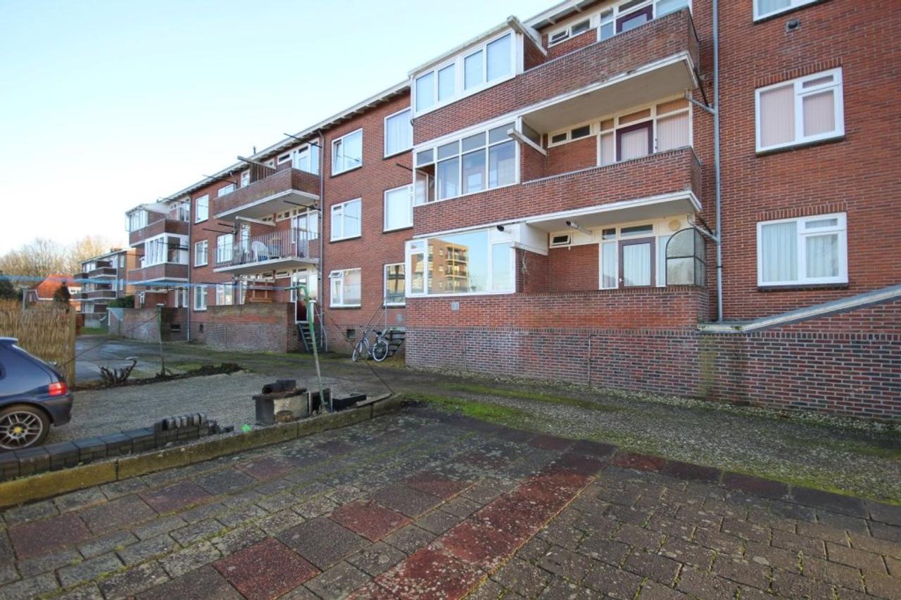 2-Bedroom Apartment with Garage in Delfzijl - Image 2
