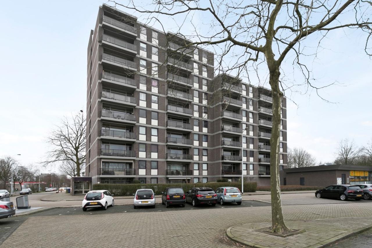 82 m² apartment above Kastelenplein shopping center - Image 2